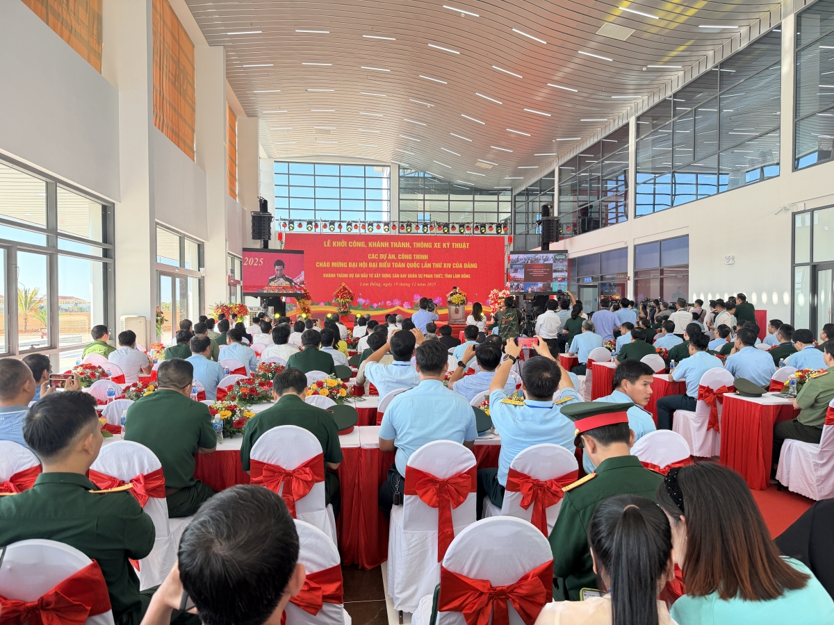 Toàn cảnh buổi lễ khánh thành sân bay quân sự Phan Thiết