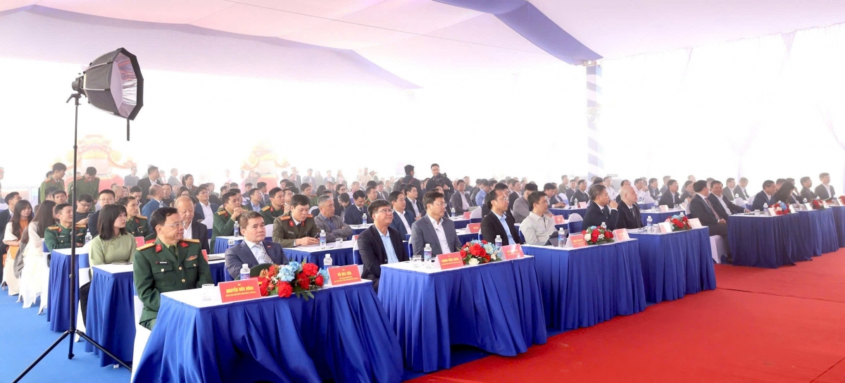 Các đại biểu tham dự lễ khởi công