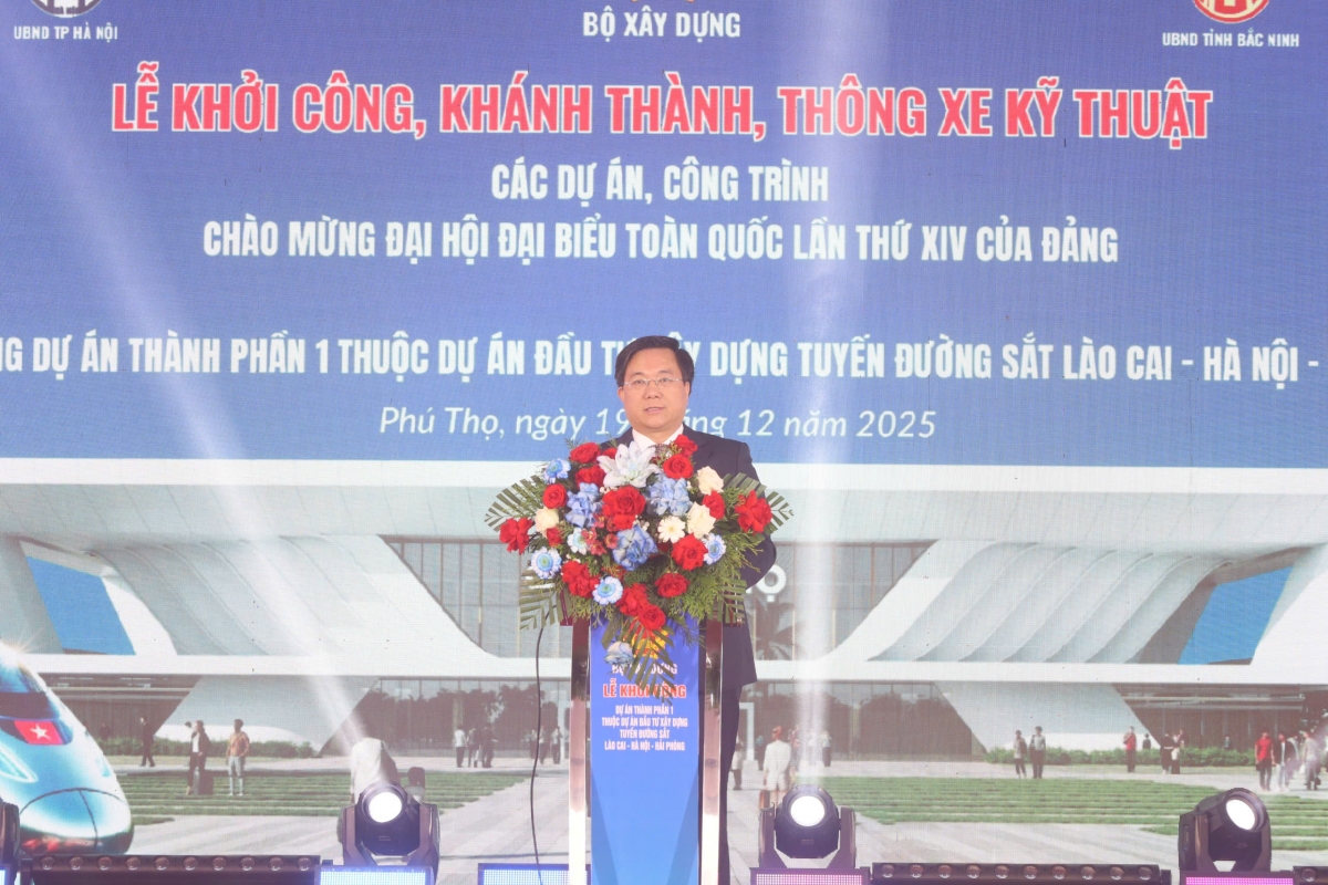 Chủ tịch UBND tỉnh Phú Thọ Trần Duy Đông phát biểu tại lexex khởi công.