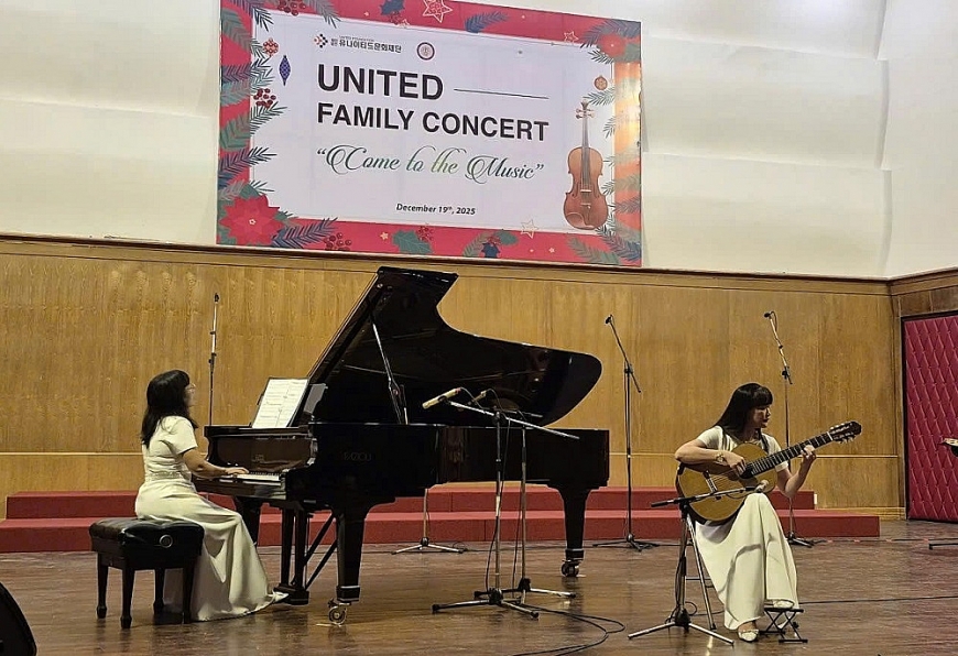 Nghệ sĩ Guitar Phương Thư độc tấu với Piano đệm