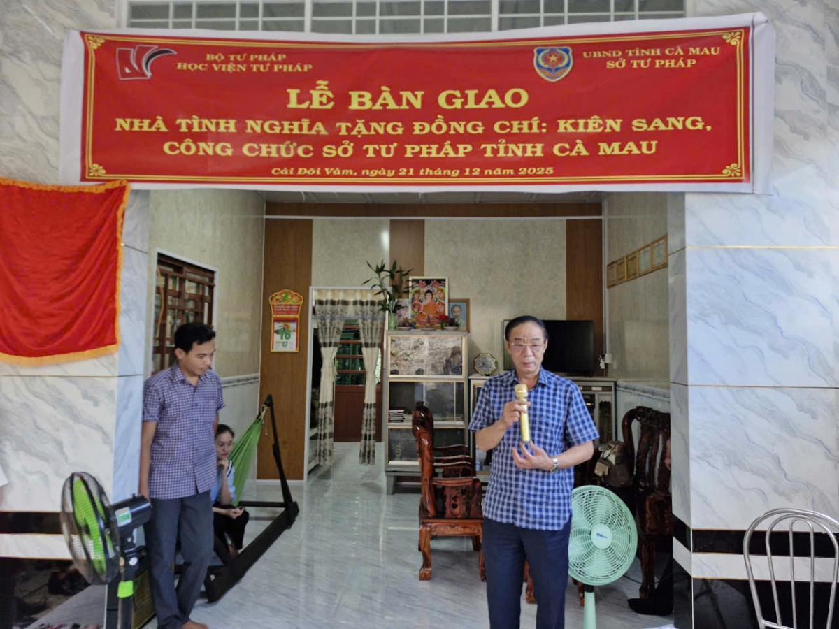 Ông Nguyễn Trường Thiệp, Phó Giám đốc Học viện Tư pháp phát biểu