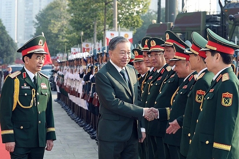 Tổng Bí thư Tô Lâm nêu rõ, toàn quân hoàn thành xuất sắc cả ba chức năng: Đội quân chiến đấu, đội quân công tác, đội quân lao động sản xuất.