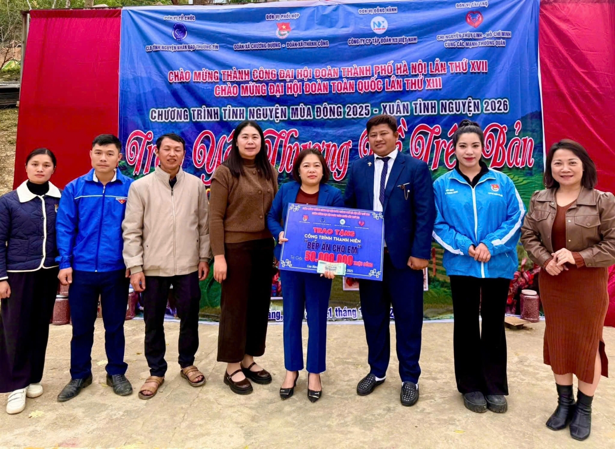 Trao yêu thương về trên bản tại Cao Bằng