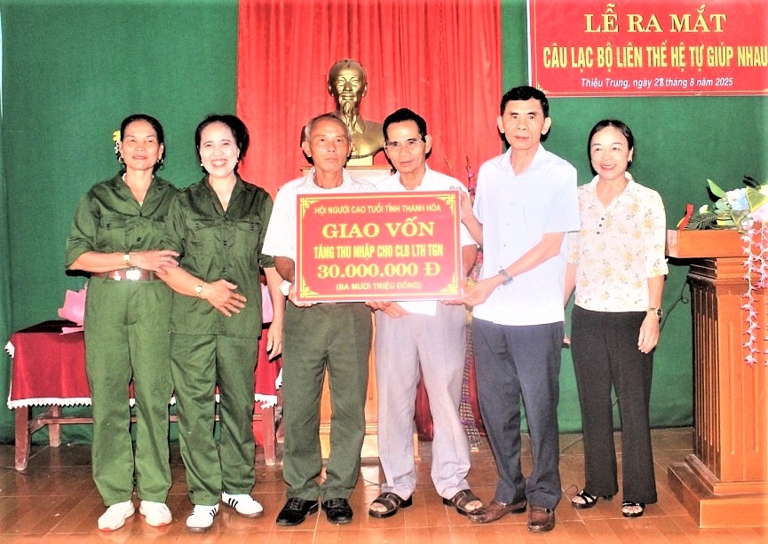 Hội NCT tỉnh Thanh Hóa hỗ trợ vốn quỹ cho các CLB LTHTGN mới thành lập