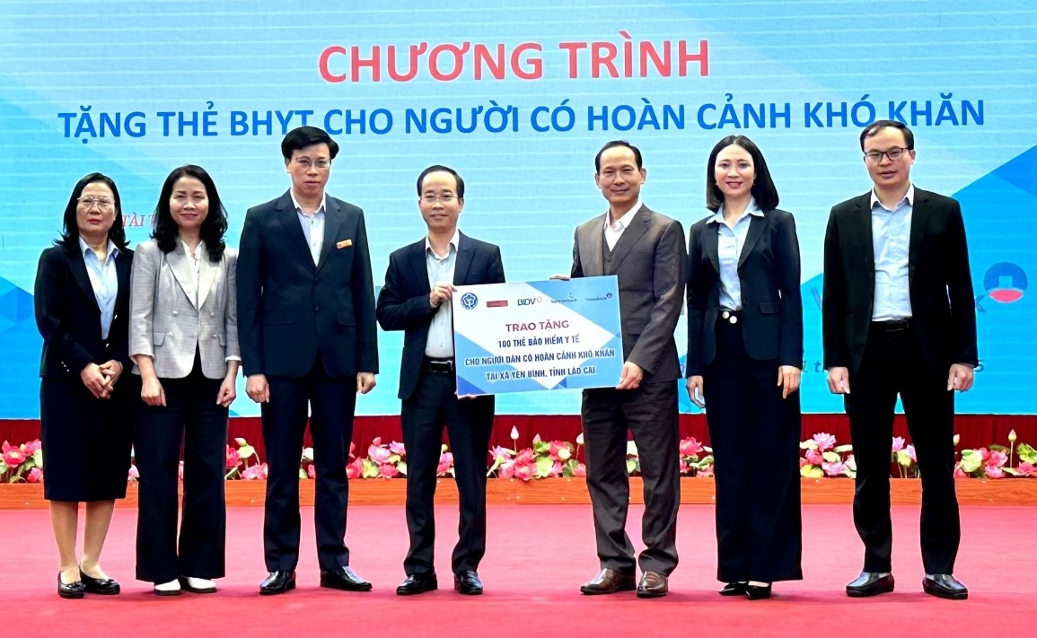 Lào Cai hỗ trợ mua thẻ BHYT cho người cao tuổi, đồng bào dân tộc thiểu số