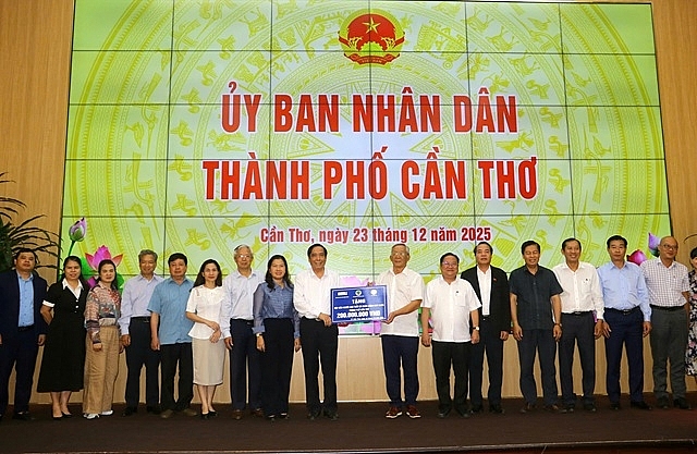 Trung ương Hội Người cao tuổi Việt Nam đã trao tặng 200 triệu đồng hỗ trợ hội viên người cao tuổi có hoàn cảnh khó khăn trên địa bàn TP. Cần Thơ