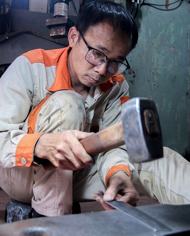 Nghệ nhân Lê Ngọc Lâm (sinh năm 1982) là chủ một cơ sở sản xuất có tiếng ở Đa Sỹ