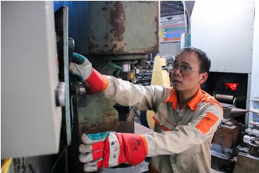 Gia đình anh Lâm đã gắn bó với nghề rèn suốt năm đời