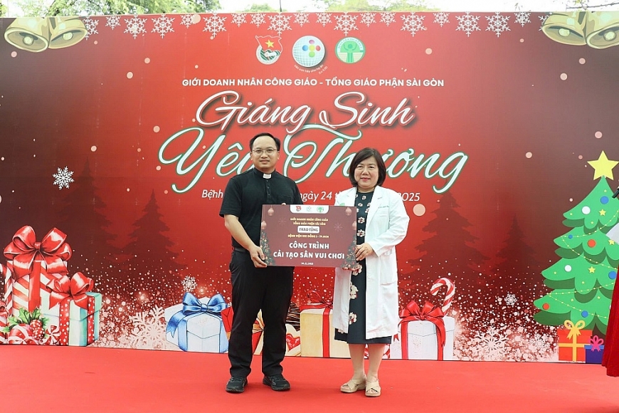 Giới Doanh nhân Công giáo - Tổng Giáo phận Sài Gòn trao tặng công trình sân vui chơi tạo không gian sinh hoạt chung khang trang, an toàn hơn cho bệnh nhi