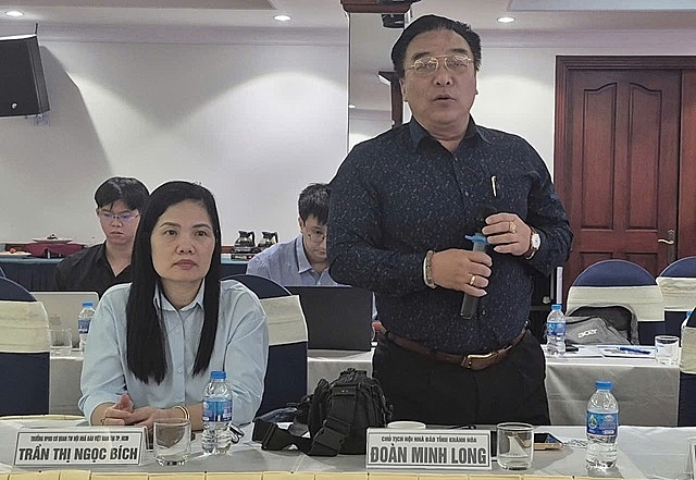 Ông Đoàn Minh Long, Chủ tịch Hội Nhà báo tỉnh Khánh Hòa phát biểu ý kiến.
