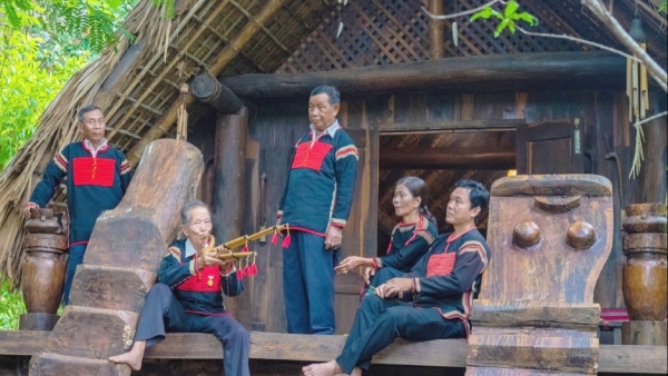 Cây “đại thụ” của buôn Ako Dhông