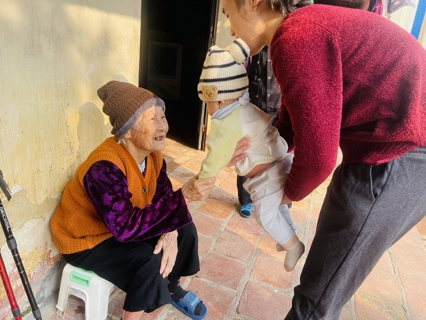 Cụ bà Phú Thọ sắp tròn 117 tuổi,  sống khỏe cùng đại gia đình