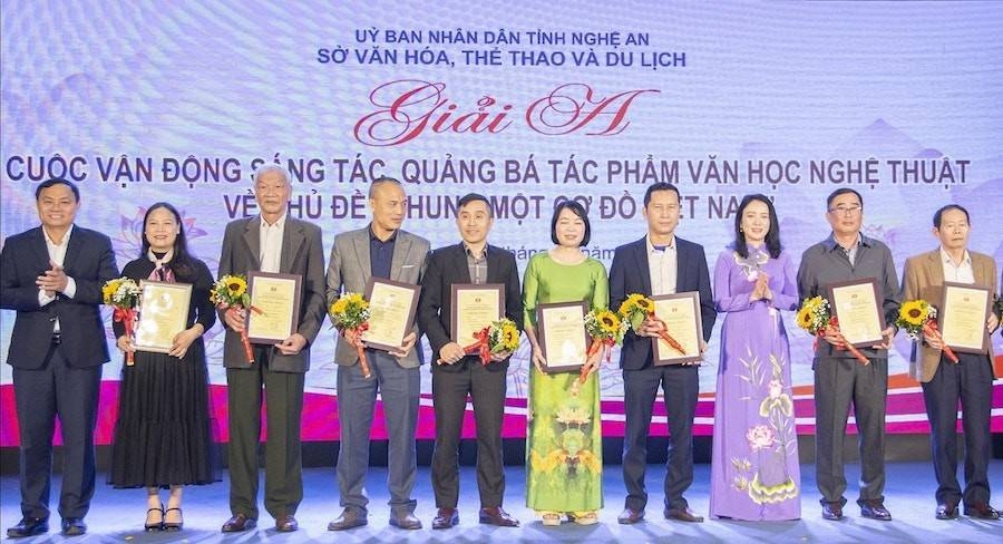 Trao giải Cuộc vận động sáng tác, quảng bá tác phẩm văn học nghệ thuật với chủ đề “Chung một cơ đồ Việt Nam”