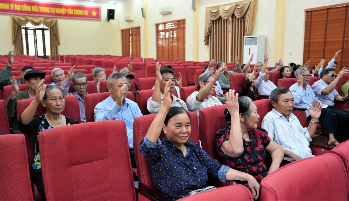 Các đại biểu biểu quyết thống nhất thông qua phương án hợp nhất và Ban Chấp hành lâm thời