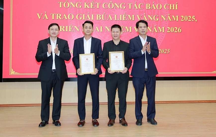 Phóng viên Tạp chí Người cao tuổi nhận Bằng khen của Chủ tịch UBND tỉnh Thanh Hóa