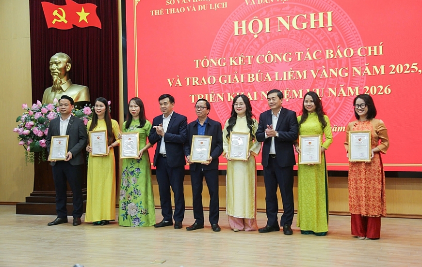 Phóng viên Tạp chí Người cao tuổi nhận Bằng khen của Chủ tịch UBND tỉnh Thanh Hóa