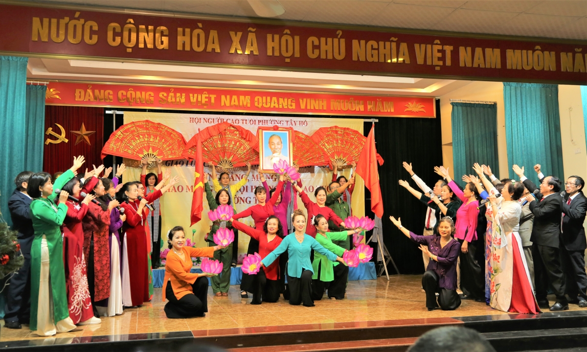 Các tiết mục tập trung chủ đề ca ngợi Đảng, Bác Hồ, tình yêu quê hương, đất nước và tinh thần Tuổi cao - Gương sáng của NCT