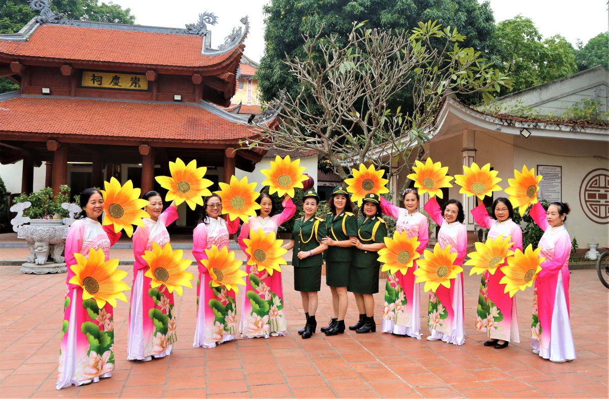 Chụp ảnh lưu niệm 