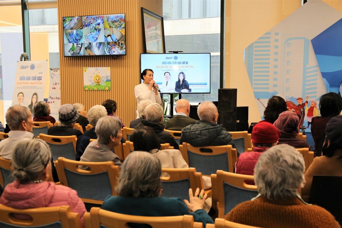 Điều dưỡng viên, nhân viên chăm sóc của Nhân Ái trực tiếp chia sẻ, hướng dẫn kỹ thuật chăm sóc da và chăm sóc sức khỏe NCT