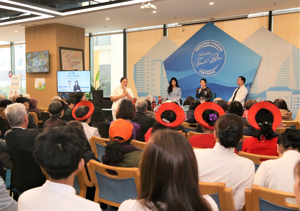 Quang cảnh Diễn đàn tuổi bạc số 12 do Công ty CP Quốc tế Nhân Ái tổ chức