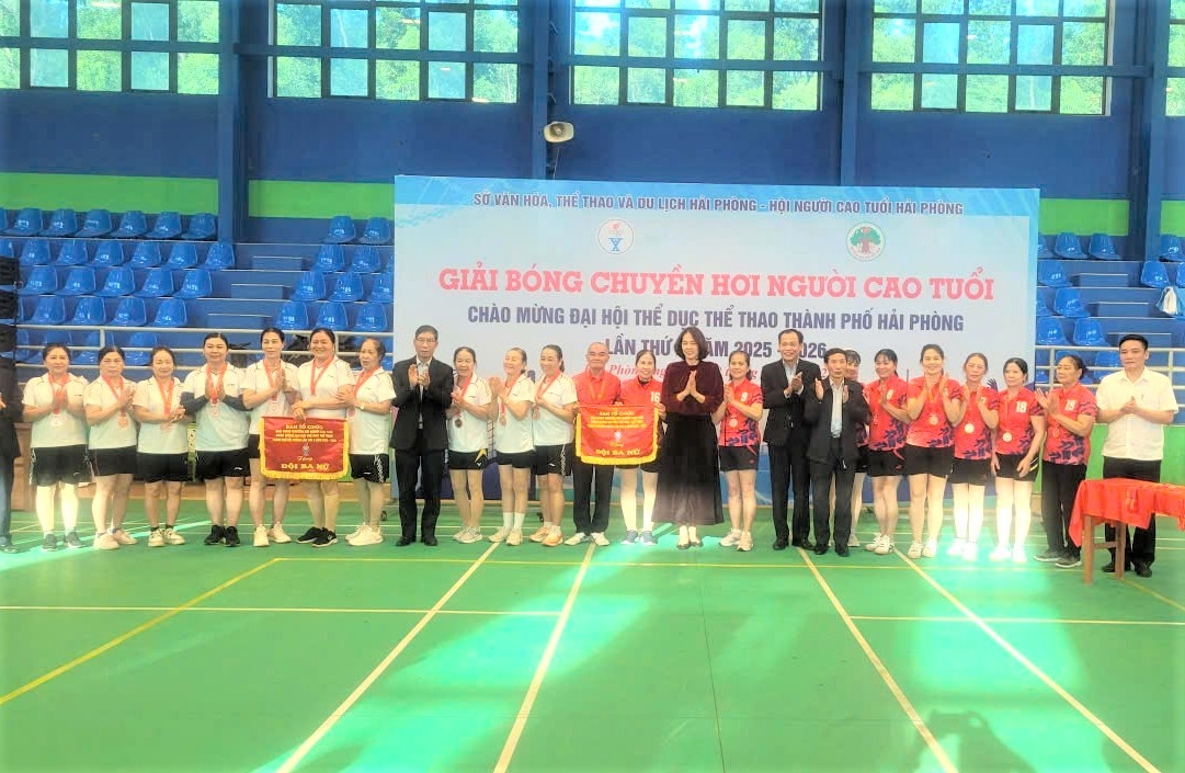 Trao Huy chương cho các đội xuất sắc