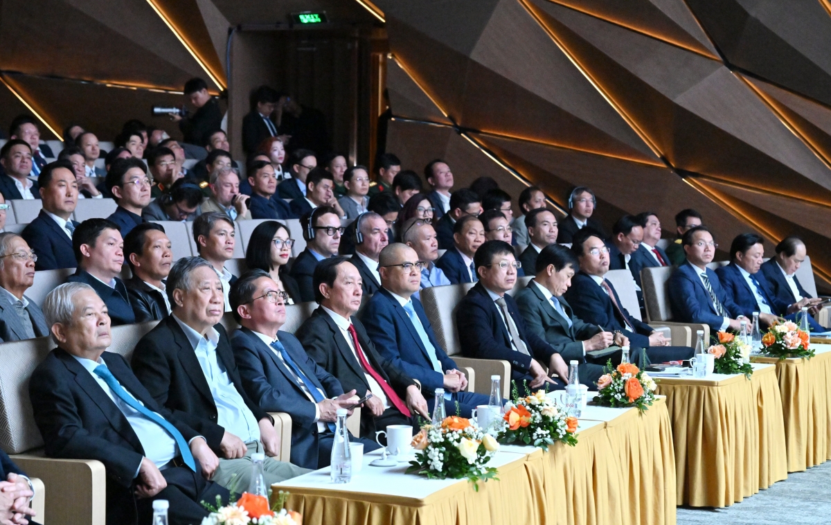 Phó Trưởng ban Chính sách và Chiến lược Trung ương Phạm Đại Dương, Phó Trưởng ban Tuyên giáo và Dân vận Trung ương Huỳnh Thành Đạt và các đại biểu tham dự