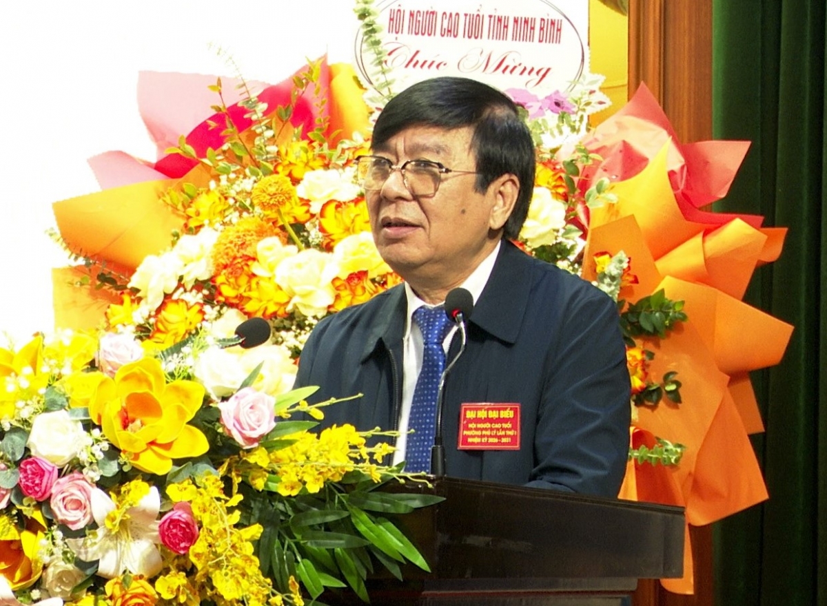 Ông Đinh Ngọc Hà, Chủ tịch Hội NCT tỉnh Ninh Bình phát biểu tại Đại hội