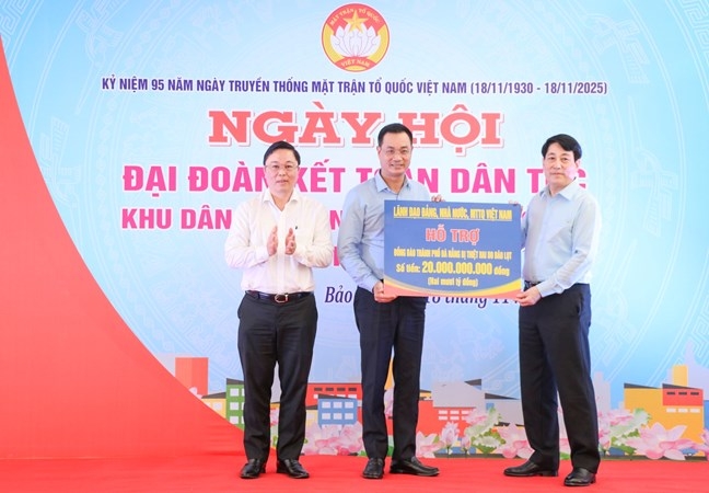 Ngày 18/11, Chủ tịch nước Lương Cường đã dự Ngày hội Đại đoàn kết toàn dân tại thôn Bảo An, xã Gò Nổi, TP. Đà Nẵng