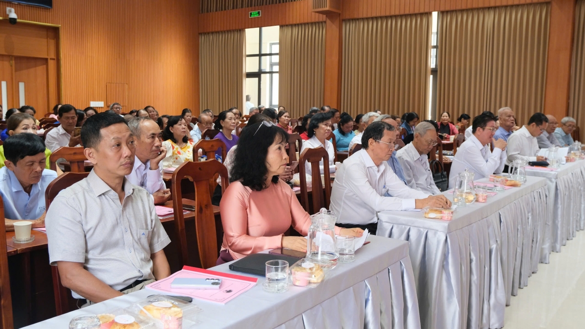 Các đại biểu tham dự hội nghị