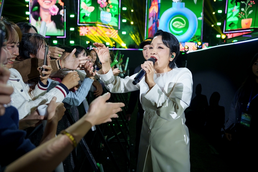 Diva Mỹ Linh giao lưu cùng khán giả E-Gen Ecopark Countdown