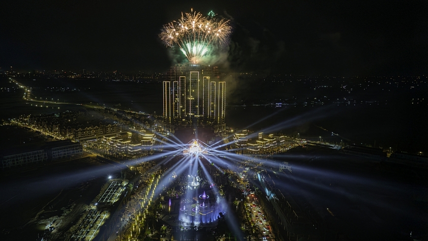 Bữa tiệc âm thanh, ánh sáng pháo hoa tại Eco Central Park Countdown