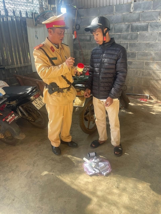 Ra quân bảo đảm TTATGT dịp nghỉ lễ Tết Dương lịch: Phát hiện 02 vụ việc có dấu hiệu vi phạm pháp luật