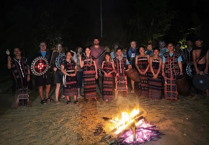 Phát triển du lịch cộng đồng gắn liền với công tác bảo tồn văn hóa ở Bhơ Hôồng.