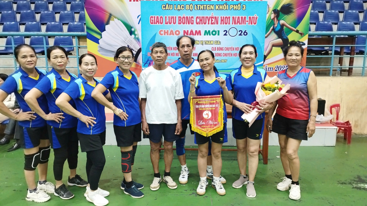 CLB LTHTGN khối 3 Núi Thành tổ chức giao lưu bóng chuyền hơi với các đơn vị bạn chào năm mới 2026