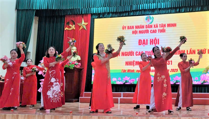 Tiết mục văn nghệ chào mừng Đại hội