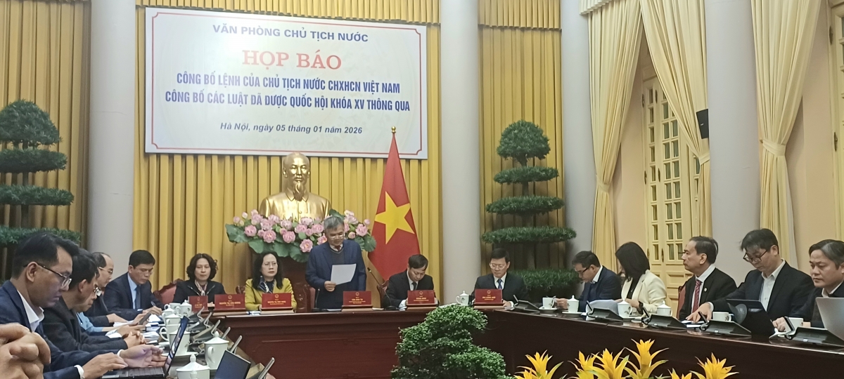 Toàn cảnh buổi họp báo chiều ngày 5/1, công bố 13 luật vừa được kỳ họp thứ 10, Quốc hội khóa XV thông qua.