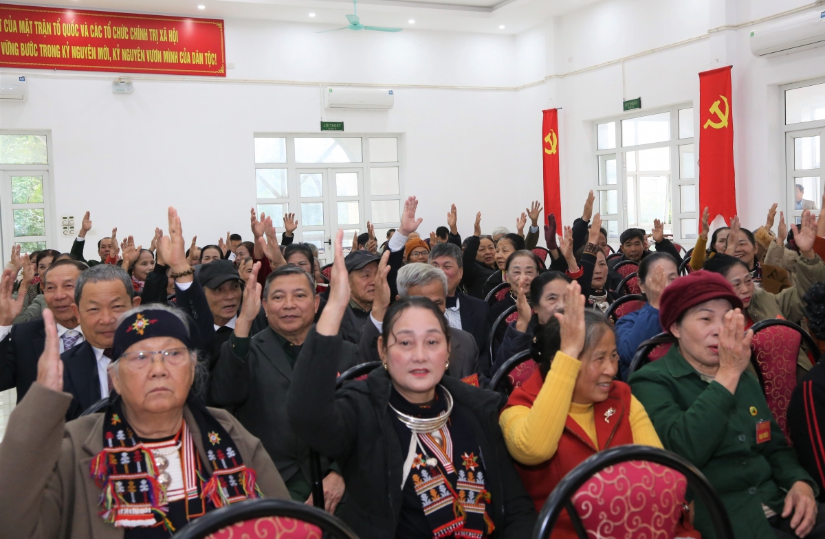 Đại biểu biểu quyết bầu Ban Chấp hành