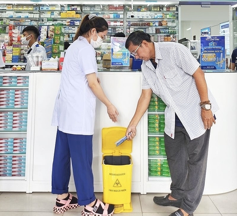Thông qua mạng lưới hơn 2.400 nhà thuốc và 200 trung tâm tiêm chủng, Long Châu góp phần nâng cao nhận thức người dân về sống xanh, giảm thiểu rác thải nhựa ra môi trường