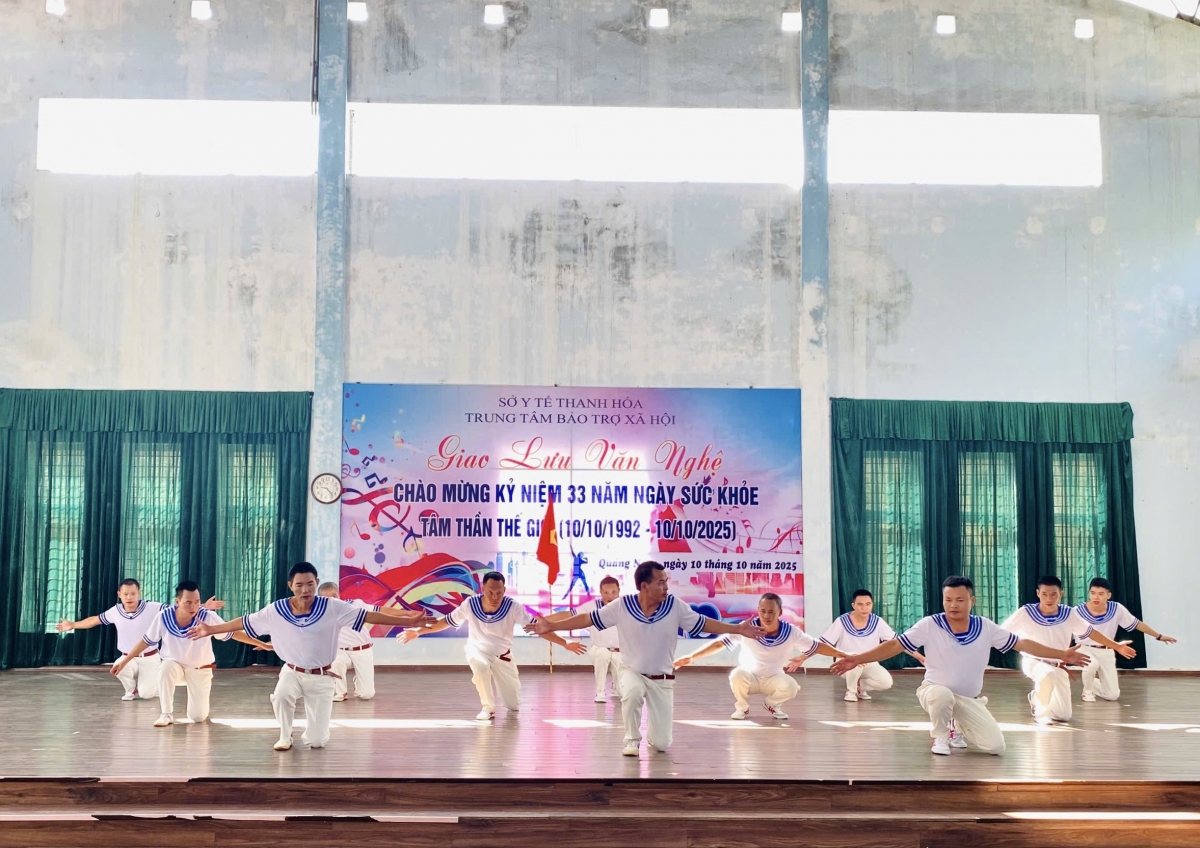 Người bệnh tâm thần tham gia hoạt động văn nghệ tại Trung tâm