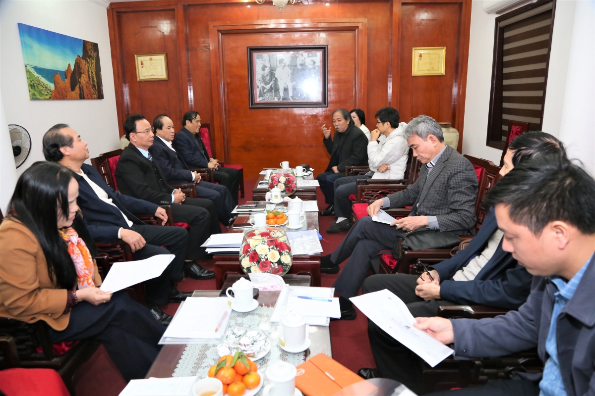 Quang cảnh buổi làm việc