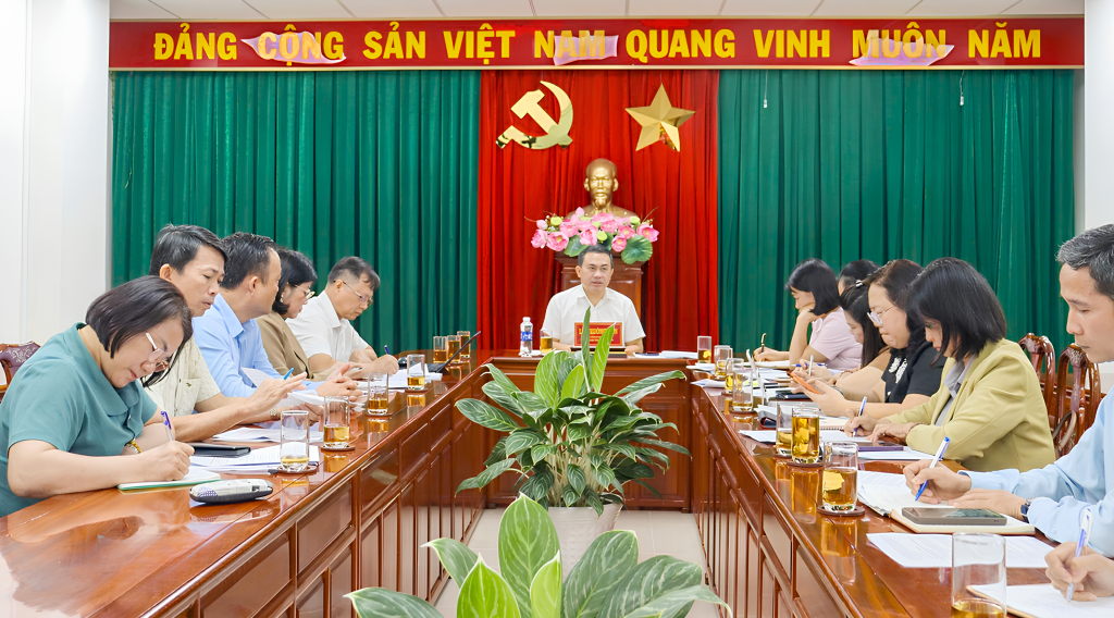 Đồng chí Lê Trường Sơn, Ủy viên Ban Thường vụ Tỉnh ủy, Phó Chủ tịch UBND tỉnh Đồng Nai chủ trì buổi làm việc với các ngành liên quan về công tác chăm lo, tặng quà nhân dịp Tết Nguyên đán Bính Ngọ 2026