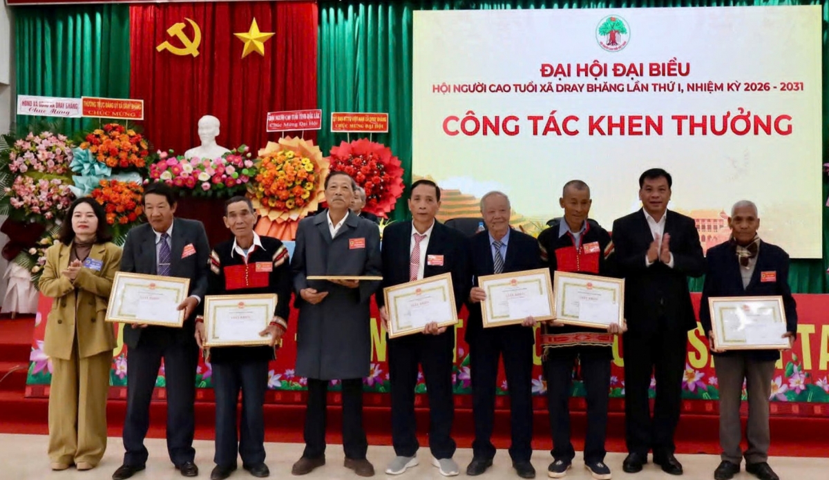 Khi người cao tuổi chung tay dựng nền móng mới