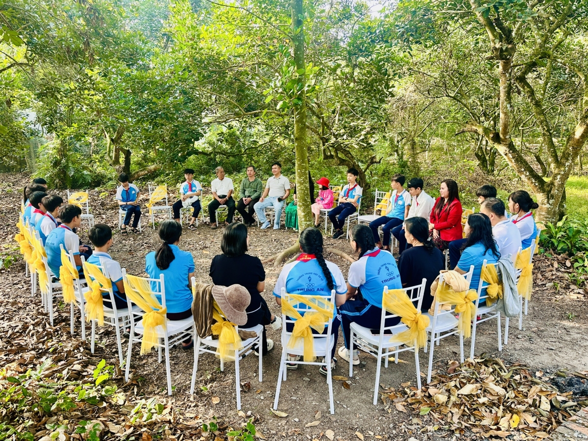 Cụ Thái Văn Huỳnh chia sẻ về lịch sử hình thành vùng đất Bình Mỹ và những năm tháng đấu tranh gian khổ của các thế hệ cha ông.