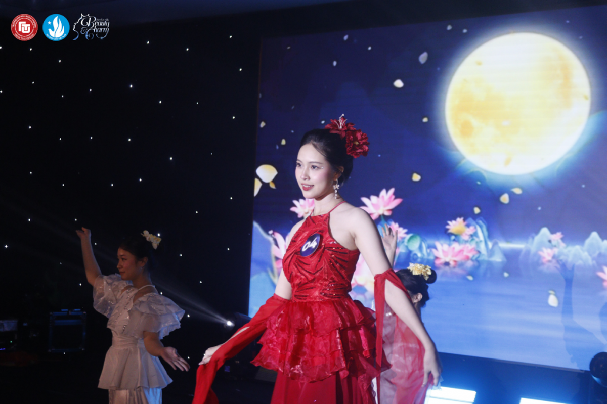 BÙNG NỔ SÂN KHẤU HOA KHÔI TÀI NĂNG VỚI DÀN THÍ SINH “TÀI SẮC VẸN TOÀN” TẠI DUYÊN DÁNG NGOẠI THƯƠNG 2025