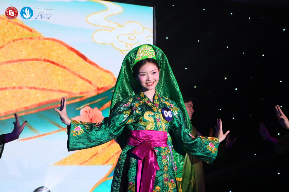 BÙNG NỔ SÂN KHẤU HOA KHÔI TÀI NĂNG VỚI DÀN THÍ SINH “TÀI SẮC VẸN TOÀN” TẠI DUYÊN DÁNG NGOẠI THƯƠNG 2025