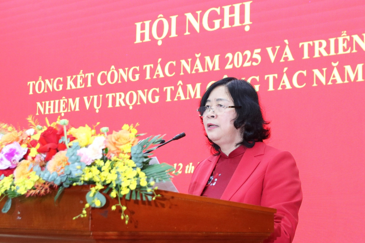 Bí thư Đảng ủy MTTQ, các đoàn thể Trung ương, Chủ tịch UBTƯ MTTQ Việt Nam Bùi Thị Minh Hoài phát biểu tại Hội nghị