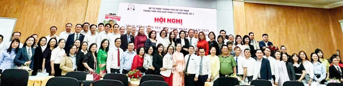 4.	Đại biểu chụp ảnh lưu niệm