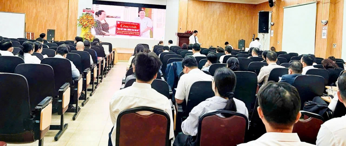 1.	Quang cảnh Hội nghị