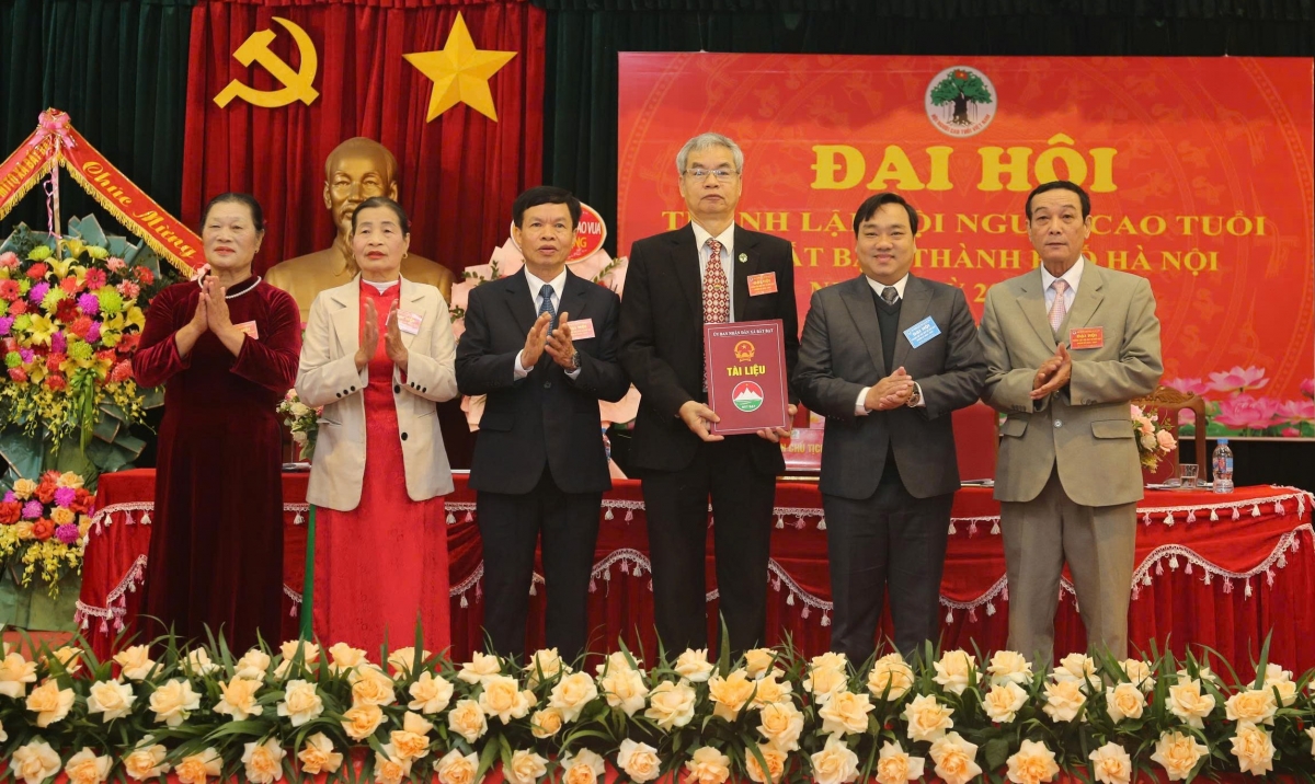 Trao Quyết định thành lập Hội NCT xã Bất Bạt