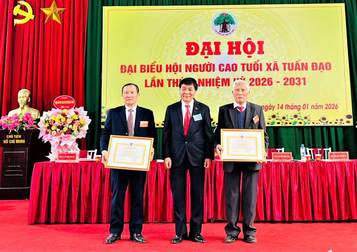 Khen thưởng tập thể, cá nhân xuất sắc xã Tuấn Đạo